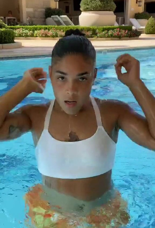 5. Luscious Crissa Jackson Shows Nipples at the Pool