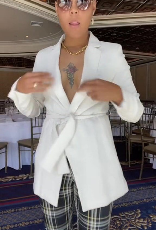 Beautiful Crissa Jackson Shows Cleavage in Sexy White Top (Side Boob)