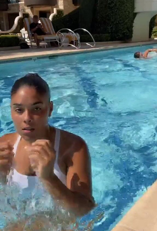 4. Sultry Crissa Jackson Shows Nipples at the Swimming Pool