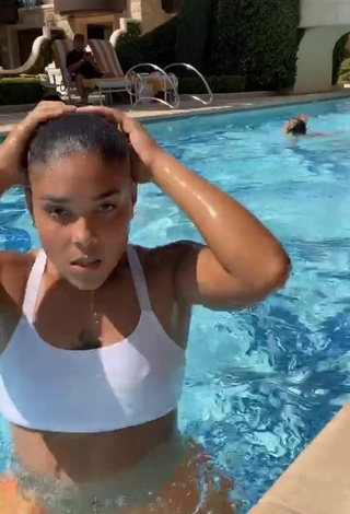 5. Sultry Crissa Jackson Shows Nipples at the Swimming Pool