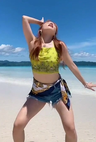 2. Breathtaking Dasuri Choi in Crop Top at the Beach