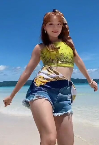 3. Breathtaking Dasuri Choi in Crop Top at the Beach