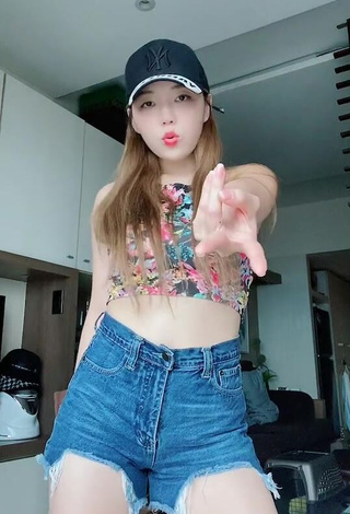 Erotic Dasuri Choi in Crop Top