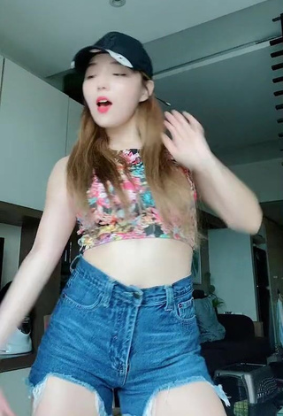 4. Erotic Dasuri Choi in Crop Top