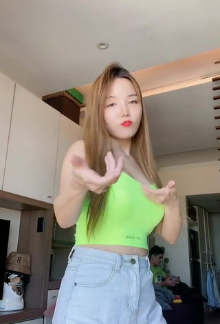 3. Hottie Dasuri Choi Shows Cleavage in Light Green Crop Top