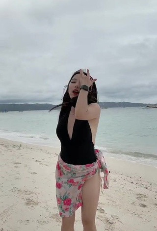 5. Luscious Dasuri Choi Shows Cleavage in Black Swimsuit at the Beach (Side Boob)