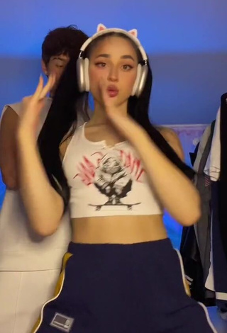 2. Pretty Elsarca in Crop Top