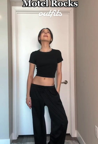 Sexy Elsarca Shows Cleavage in Black Crop Top (Side Boob)