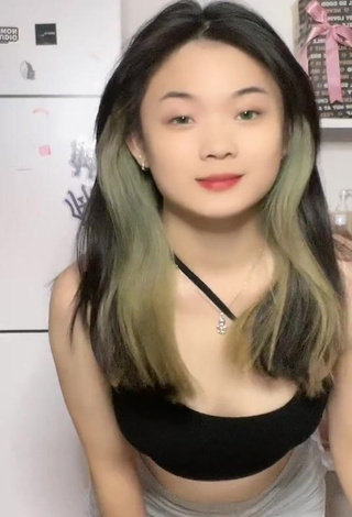 2. Hottie eunicetjoaa Shows Cleavage in Black Crop Top