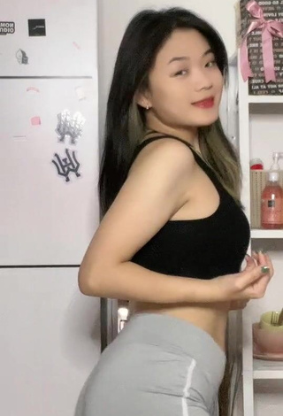 5. Hottie eunicetjoaa Shows Cleavage in Black Crop Top