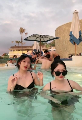 Luscious eunicetjoaa Shows Cleavage in Black Bikini Top at the Pool