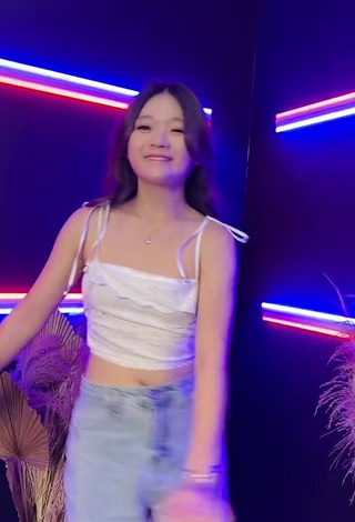 5. Beautiful eunicetjoaa Shows Cleavage in Sexy White Crop Top