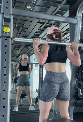 Cute eunicetjoaa Shows Butt in the Sports Club while doing Sports Exercises