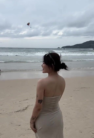 Cute eunicetjoaa Shows Cleavage at the Beach