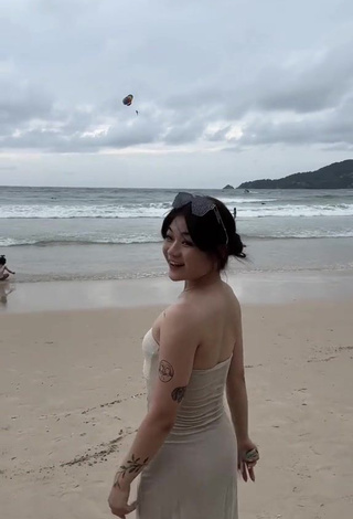 2. Cute eunicetjoaa Shows Cleavage at the Beach