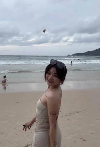 3. Cute eunicetjoaa Shows Cleavage at the Beach