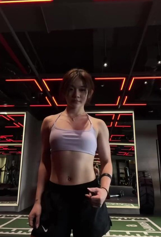 Titillating eunicetjoaa Shows Cleavage in Crop Top in the Sports Club while doing Sports Exercises