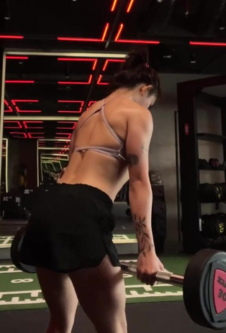 4. Sexy eunicetjoaa Shows Cleavage in Crop Top in the Sports Club while doing Sports Exercises