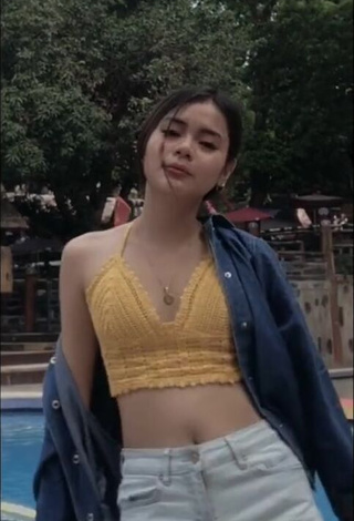 3. Eya Borja Shows Cleavage in Alluring Crop Top