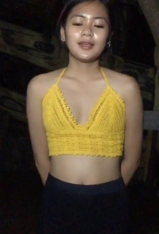 3. Eya Borja Shows Cleavage in Sweet Crop Top