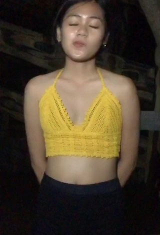 4. Eya Borja Shows Cleavage in Sweet Crop Top