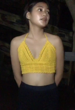 5. Eya Borja Shows Cleavage in Sweet Crop Top