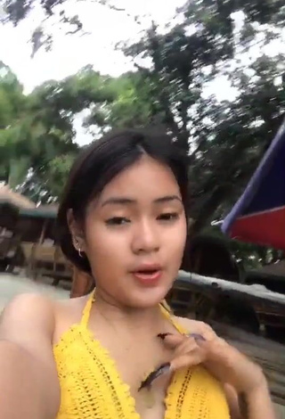 3. Eya Borja is Showing Sexy Cleavage