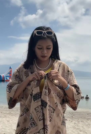 4. Hot Eya Borja Shows Cleavage in Yellow Bikini