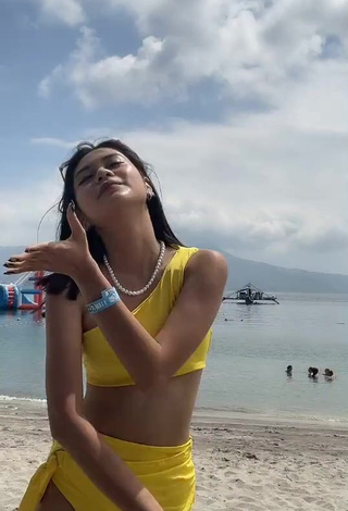 6. Hot Eya Borja Shows Cleavage in Yellow Bikini