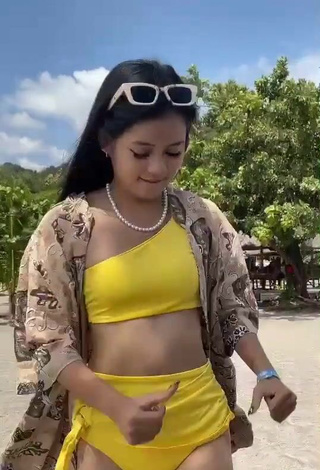 3. Sexy Eya Borja Shows Cleavage in Yellow Bikini