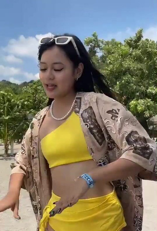 5. Sexy Eya Borja Shows Cleavage in Yellow Bikini