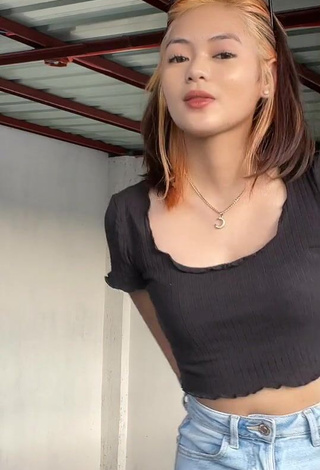 2. Dazzling Eya Borja Shows Cleavage in Inviting Black Crop Top