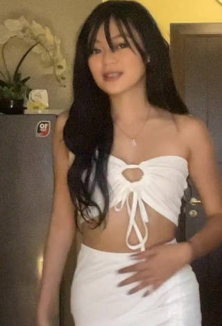 Beautiful Eya Borja Shows Cleavage in Sexy White Tube Top