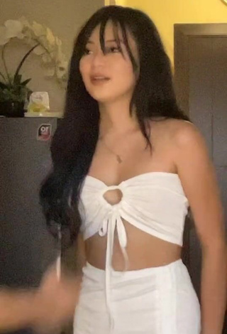 4. Beautiful Eya Borja Shows Cleavage in Sexy White Tube Top