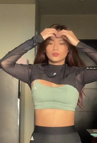 Erotic Eya Borja Shows Cleavage in Crop Top