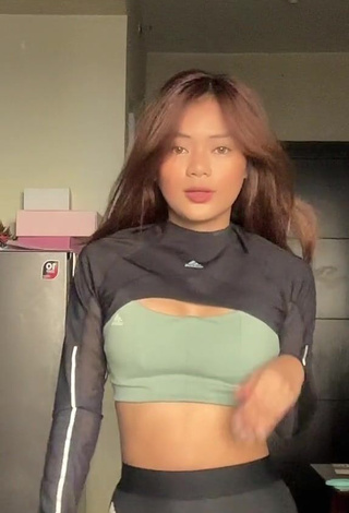 3. Erotic Eya Borja Shows Cleavage in Crop Top