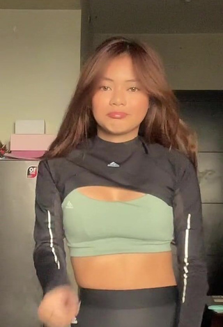 5. Erotic Eya Borja Shows Cleavage in Crop Top