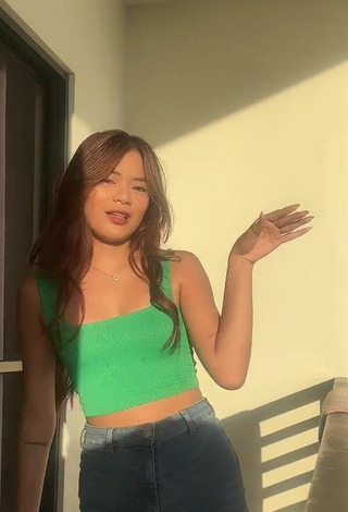 6. Hottie Eya Borja Shows Cleavage in Green Crop Top