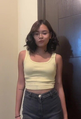 2. Cute Eya Borja Shows Cleavage in Crop Top