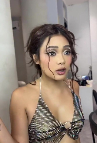 Sexy Eya Borja Shows Cleavage in Crop Top (Side Boob)