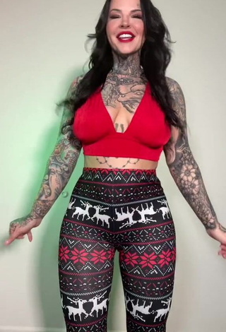 Sexy Heidi Lavon in Leggings and Bouncing Boobs