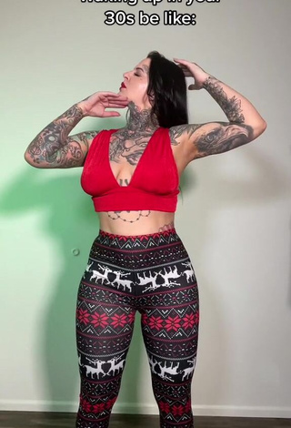 Luscious Heidi Lavon in Leggings