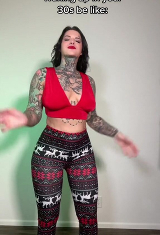 4. Luscious Heidi Lavon in Leggings