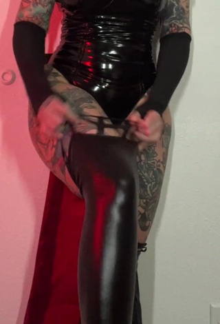 2. Hot Heidi Lavon Shows Cleavage in Black Bodysuit