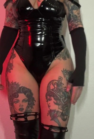 5. Hot Heidi Lavon Shows Cleavage in Black Bodysuit