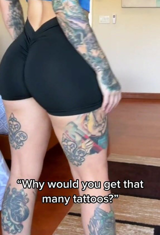 Heidi Lavon Shows her Alluring Butt