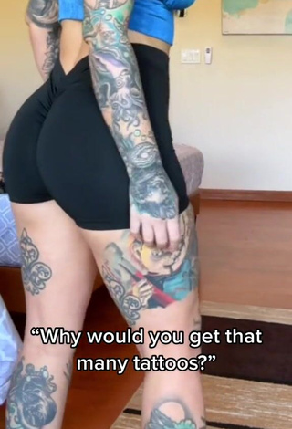 2. Heidi Lavon Shows her Alluring Butt