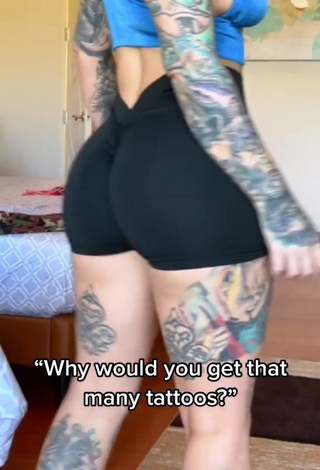 3. Heidi Lavon Shows her Alluring Butt