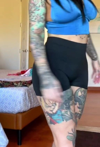 5. Heidi Lavon Shows her Alluring Butt