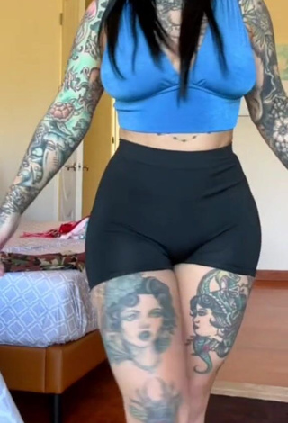 6. Heidi Lavon Shows her Alluring Butt